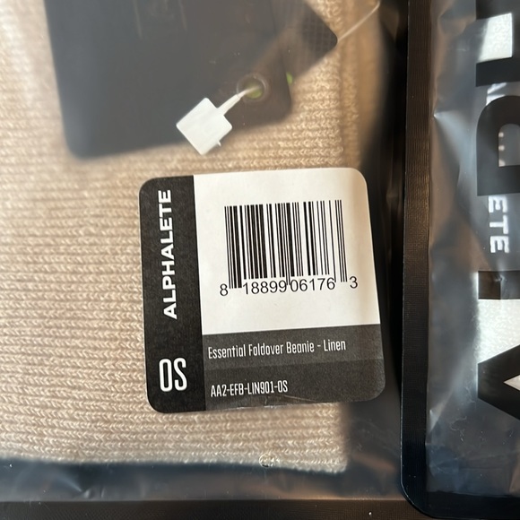 Alphalete bundle 2 pair of “Essential Foldover Beanie” NWT never worn! - Picture 8 of 8